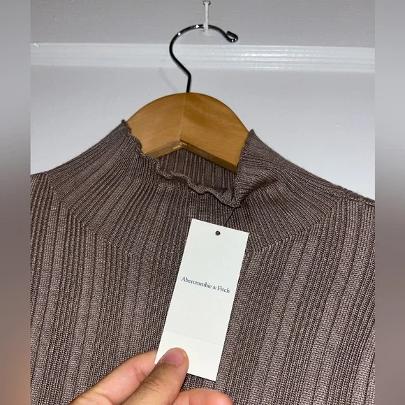 NWT Abercrombie & Fitch Beige Turtleneck Bodysuit - Picture 5 of 10